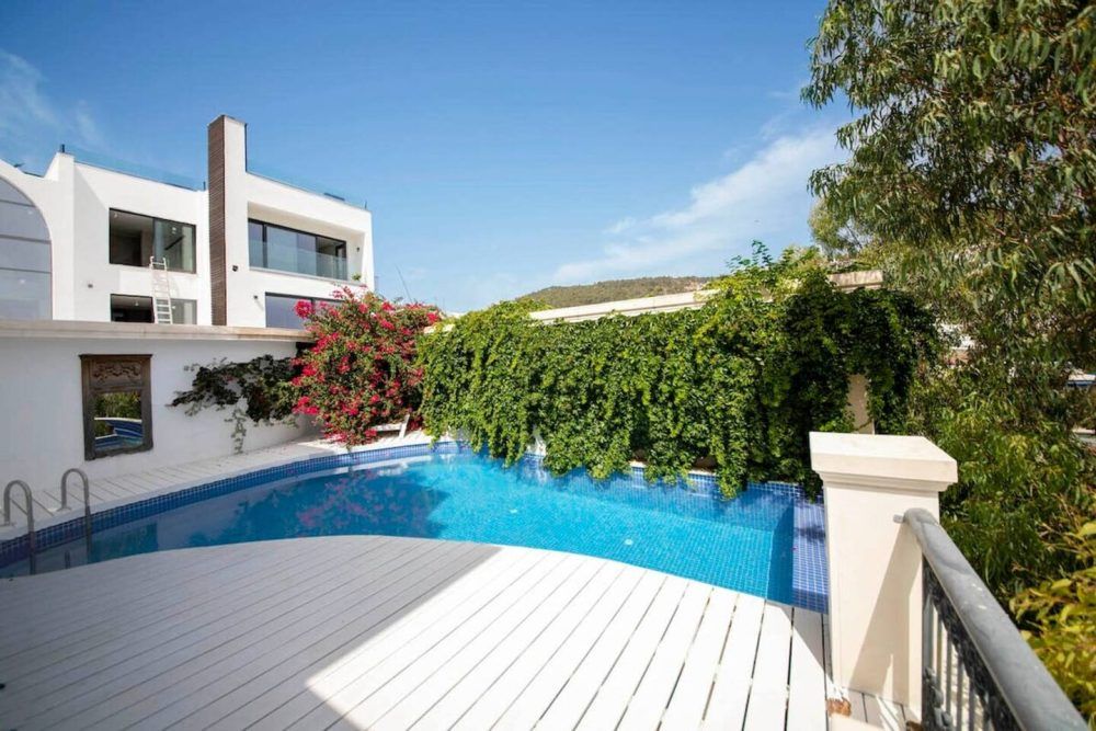 Gorgeous Bright Luxury Villa w/ Pool+Views! #188 Main Image